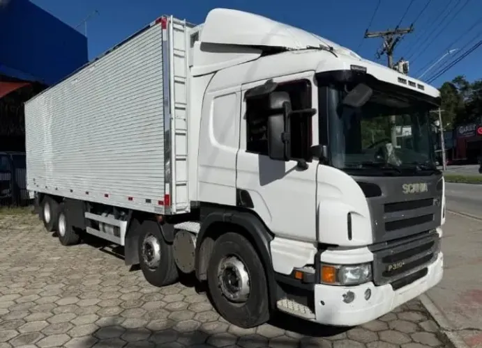 Scania P310 8x2 2014 | Baú Refrigerado