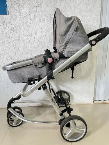 Carinho de bebê com bebê conforto MOBI