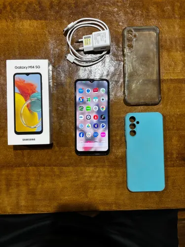 Celular Samsung M14 5G na caixa