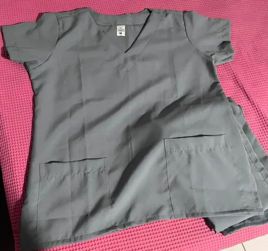 Vendo conjunto de pijama de hospital