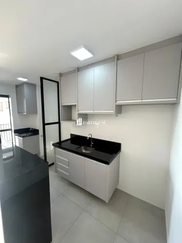 APARTAMENTO PARA LOCAÇÃO ED. URBANIT 2/4 SENDO UMA SUÍTE SEMI MOBILIADO