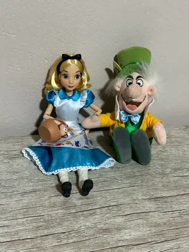 Chapeleiro maluco Disney store ( Boneca NÃO inclusa)
