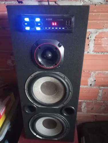 Caixa de som amplificada
