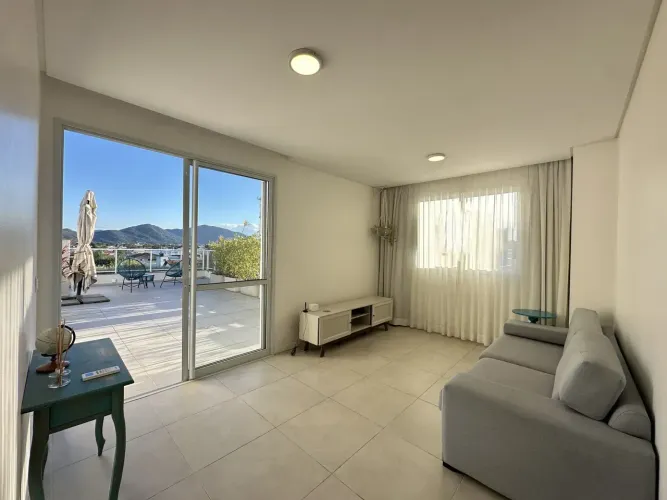 Apartamento cobertura com 160m, 3 quartos, 1 suíte e terraço com vista no Campeche em Flor