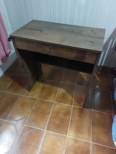 Mesa de Escritório com Gaveta e Chave - Excelente Estado
