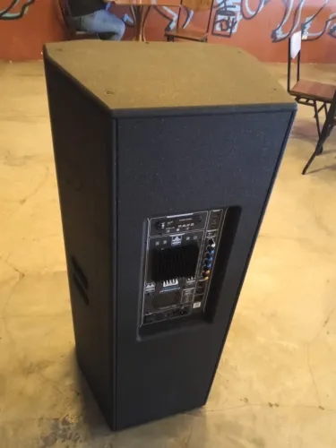 Vendo caixa Oneal 5060 o par, estado de zero ainda na garantia valor do par R$ 5.500,00