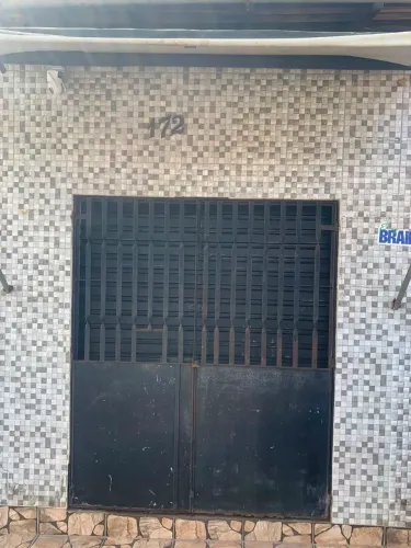 Casa - 3 quartos e 2 banheiros