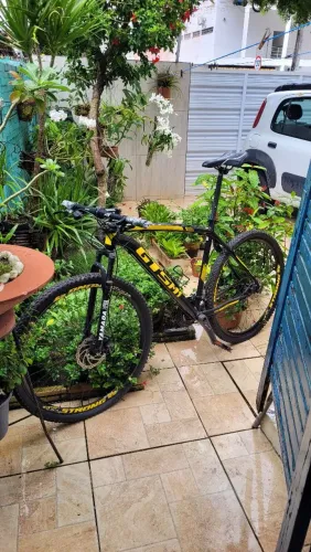 Bike GTS em ótimo estado