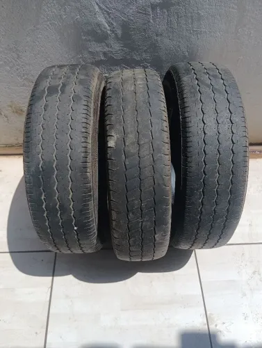 Vendo 3 pneus 205/75/R16 em perfeito estado R$300,00
