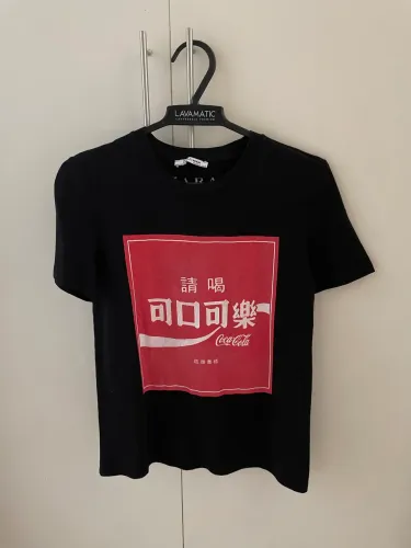Blusa Zara estampa Coca Cola