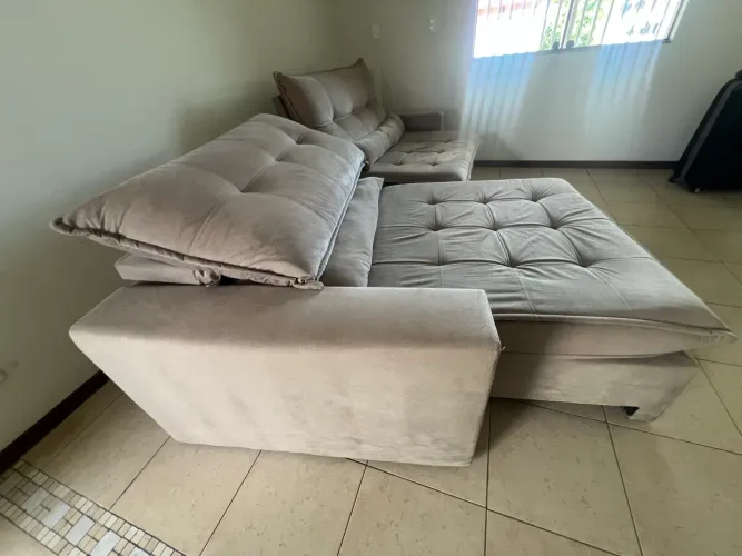 Sofá retrátil e reclinável