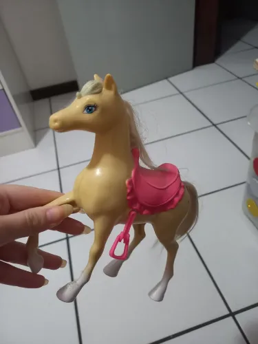 Pônei do filme "Barbie e suas irmãs em uma aventura de cavalos"