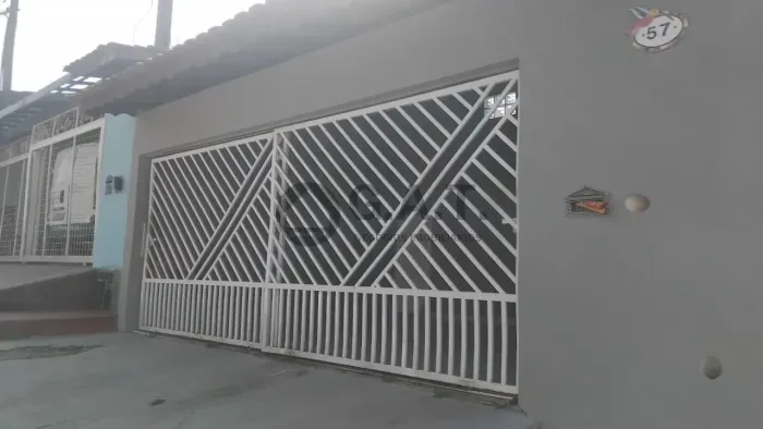 Casa para locação em Sorocaba-SP, 3 quartos, 1 suite, 2 salas, 2 banheiros, 2 vagas de gar