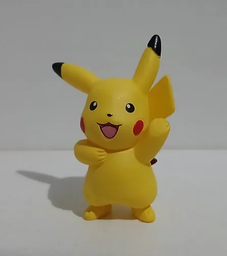 BONECO ACTION FIGURE MINIATURA POKEMON PIKACHU FELIZ