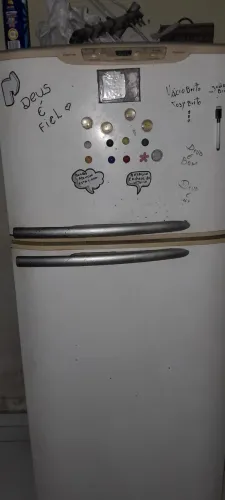 Vendo uma geladeira Electrolux dúplex, apenas.! R$ 700