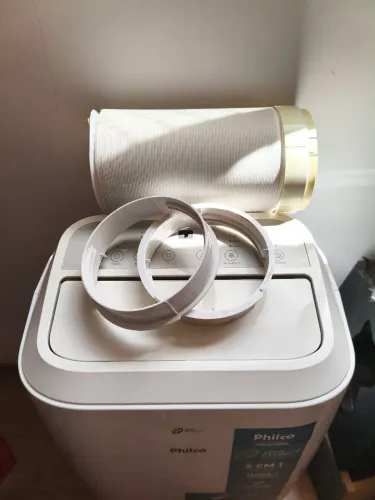 Ar condicionado portátil Philco seminovo