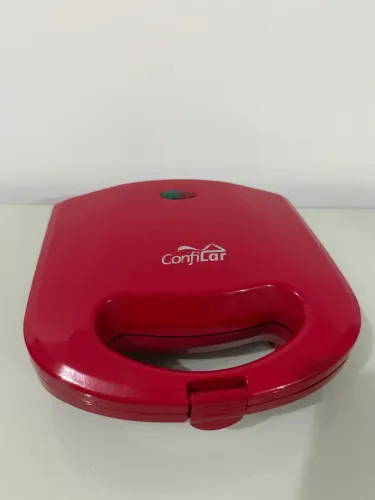 Sanduicheira confilar vermelha 220v