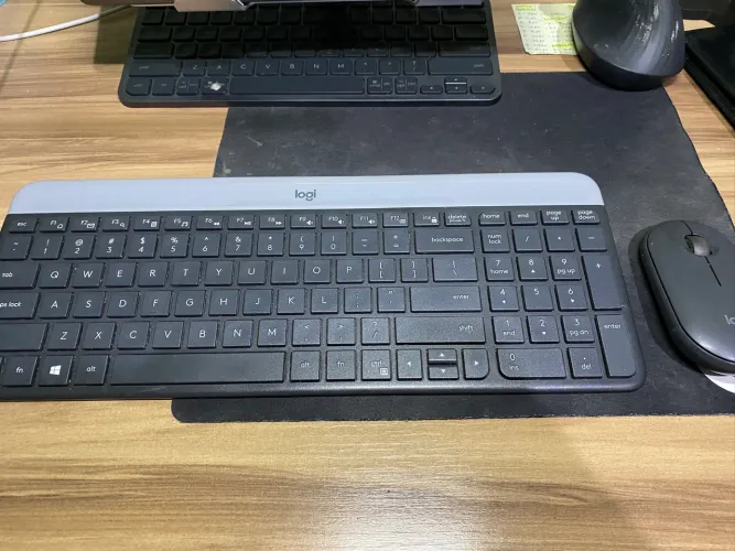 Combo Teclado e Mouse sem fio Logitech MK470 com Design Slim