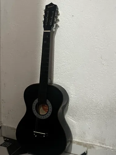 Vende-se violão