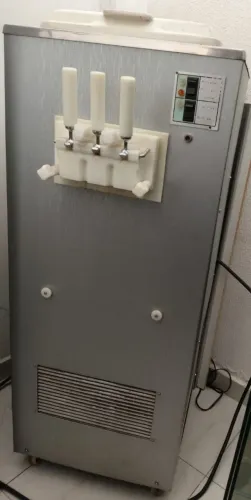 Máquina de sorvete Italianinha.