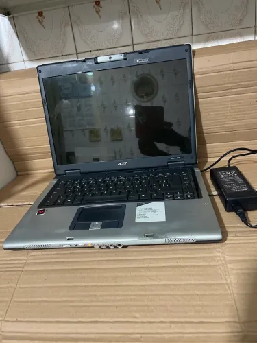 Notebook Acer 3100 ( com defeito / não liga )