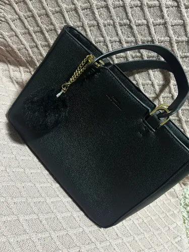 Bolsa Feminina Preta elegante com alça transversal. USADA!