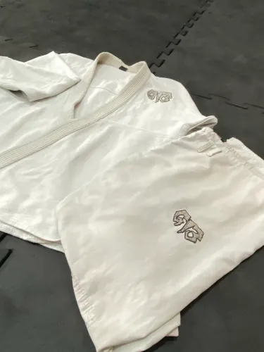 VENDO KIMONO G13 A4 BRANCO
