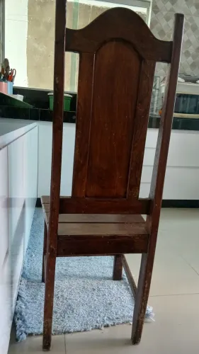 Vendo cadeiras sucupira forte muito conservada ideal para pessoas exigentes. 