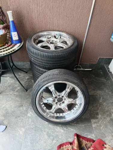 Rodas aro 18" cromada 