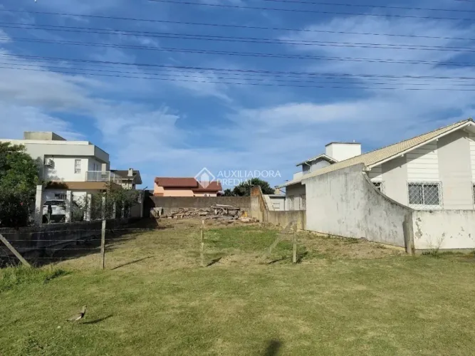 Lote com Escritura a 150 m da Beira-Mar - Praia da Pinheira