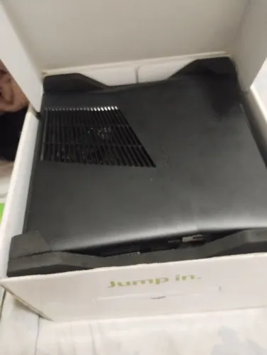 Xbox 360 250 GB zero na caixa