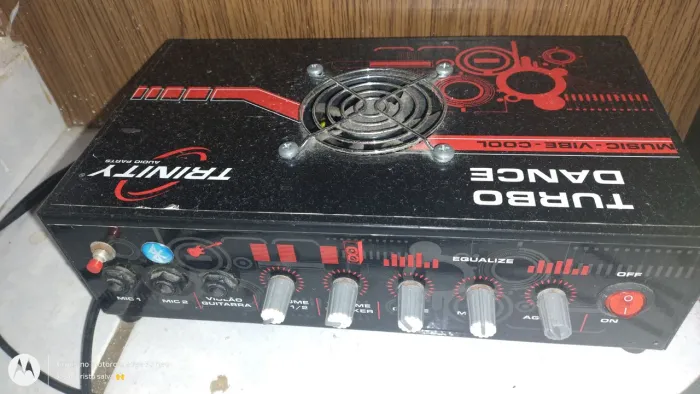 Vende se som de casa muito bom com peças JBL e Bravox 