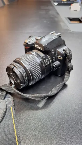 Nikon D40 + 18-55mm