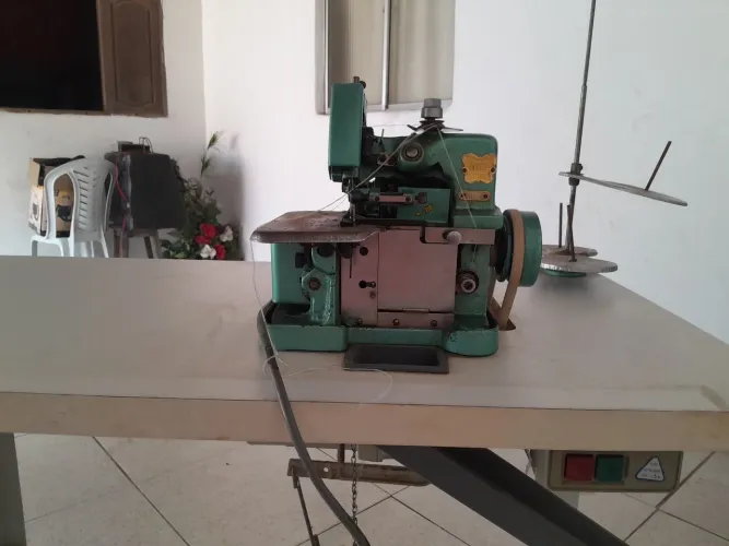 Vendo uma máquina de custura Overloke