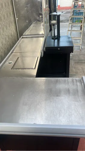 Caixa de supermercado com balança