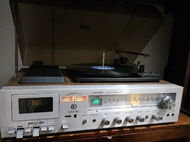Toca discos Sharp SG 220 funcionando perfeitamente
