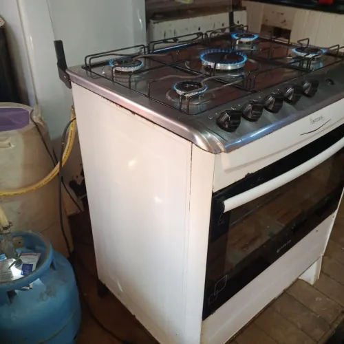 Vende-se fogão 5 bocas com forno funcionando