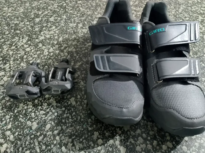 Sapatilha de Ciclismo GIRO + Pedais Clip - PRONTA PARA USO.