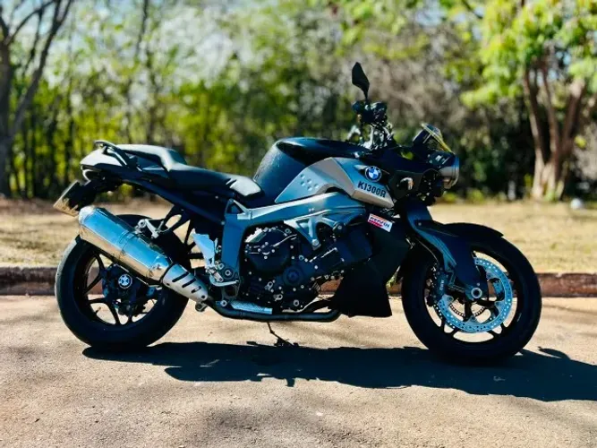 BMW K 1300R 2011 Preta revisada bem conservada