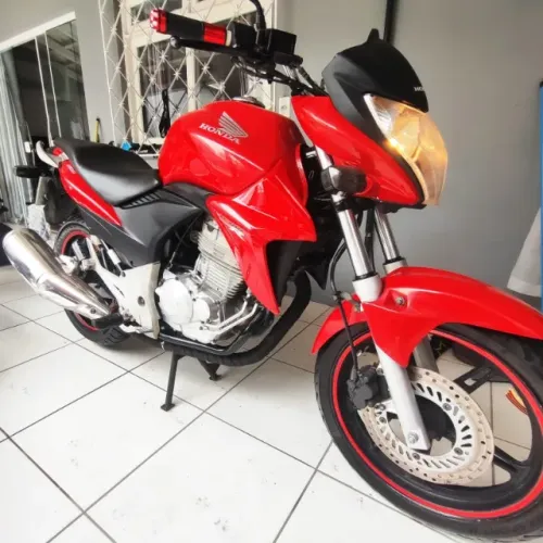 CB 300R  ( em perfeito estado muito nova )