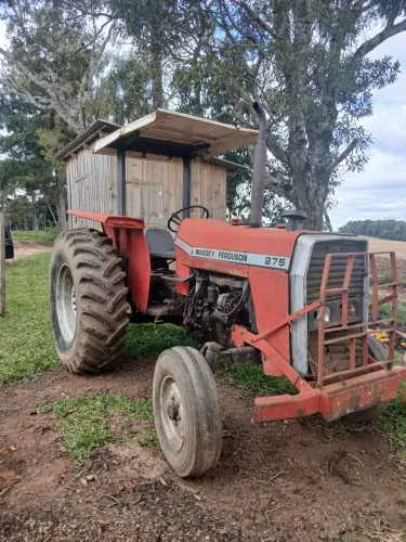 Vende-se trator 