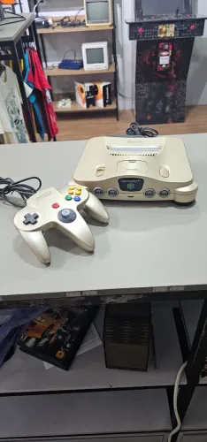 Nintendo 64 Dourado