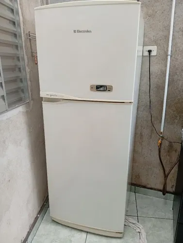 Geladeira Electrolux 127v