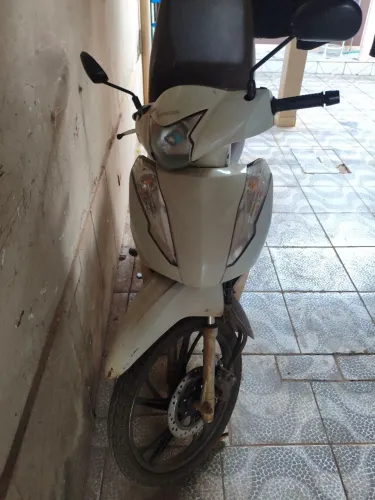 Vendo moto r$ 14.000
