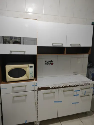 Estou vendendo um armário de cozinha em bom estado de uso estou vendendo porque ganhei um