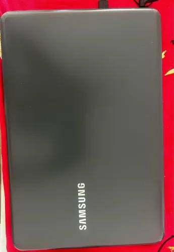 Notebook Samsung ótimo para uso e estudos filmes etc