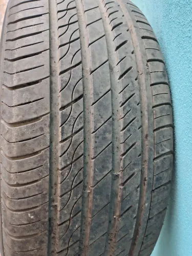 Vendo pneu 235 55 17