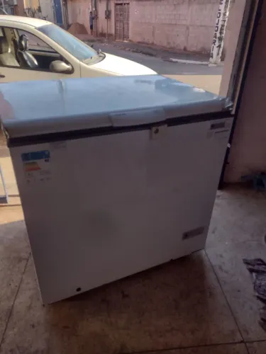 Freezer horizontal 1 tampa grande funcionando perfeitamente pra sair logo