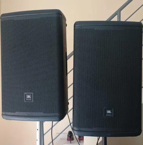 Caixa JBL eon 715