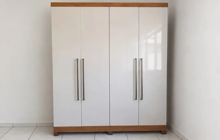 Guarda roupa semi novo
